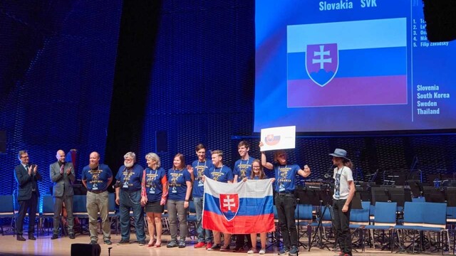 Na Slovensku vyrastajú talentovaní astronómovia. Z olympiády sa vrátili s medailou i čestným uznaním