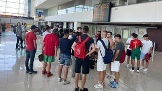 FOTO: Na Slovensko pricestovala portugalská reprezentácia. Fanúšikovia ju čakali na letisku