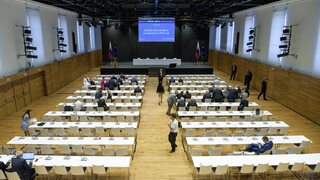 Parlament neotvoril schôdzu k migrantom. Mal rokovať o zavedení kontrol na slovensko-maďarskej hranici