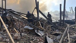 Ruská armáda používa nové spôsoby. Ťažké boje na Ukrajine pokračujú