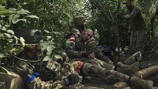 Ukrajinskej protiofenzíve sa kráti čas. Boje pokračujú, no počasie hrá proti nej