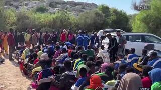 Taliansky ostrov Lampedusa zaplavil tisíce migrantov. Vyhlásili stav núdze