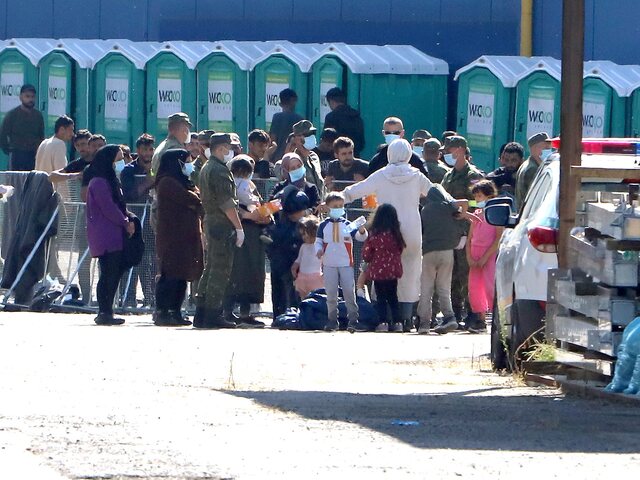 Migrantov presunuli na nové miesto. Prečo sa tábor v Krtíši zatvára?