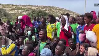 Lampedusa nezvláda migrantov. Pomôže im Európska komisia