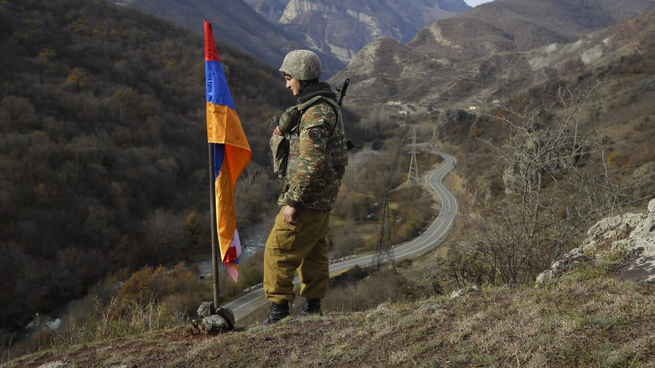 Azerbajdžan útočí na Náhorný Karabach. Hlásia civilné obete, Arménsko apeluje na Rusko