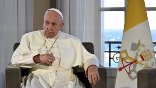 Vypočujte si výkriky bolesti, zastal sa migrantov pápež. Nevtrhli do Európy, hľadajú prijatie