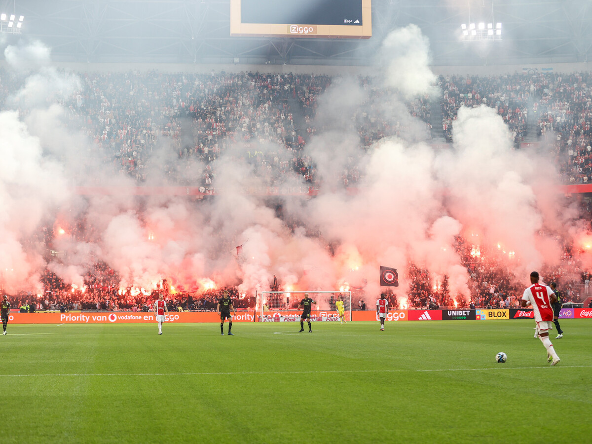 het-schaamrood-op-de-kaken-na-de-klassieker-ajax-feyenoord-ajax-doolt-op-het-veld-en-in-de-bestuurskamer.jpg