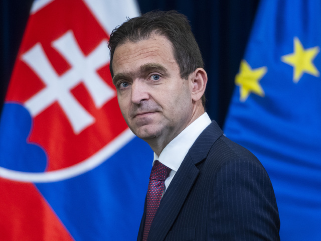 V rozpočte sa zvyšujú dane aj odvody. Znižovať však treba výdavky, hovorí Ódor