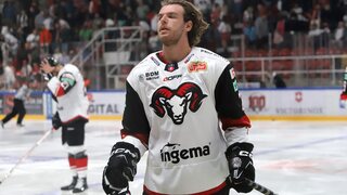 Hokejisti Nových Zámkov nenadviazali na sériu troch triumfov. Nad ich sily boli Banskobystričania 