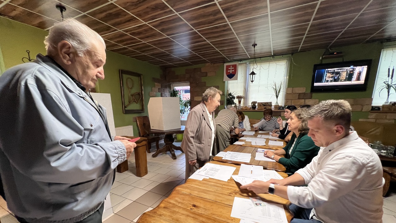 20230930_volbynrsr23_Salgovik_volebna_miestnost_krcma03.jpg