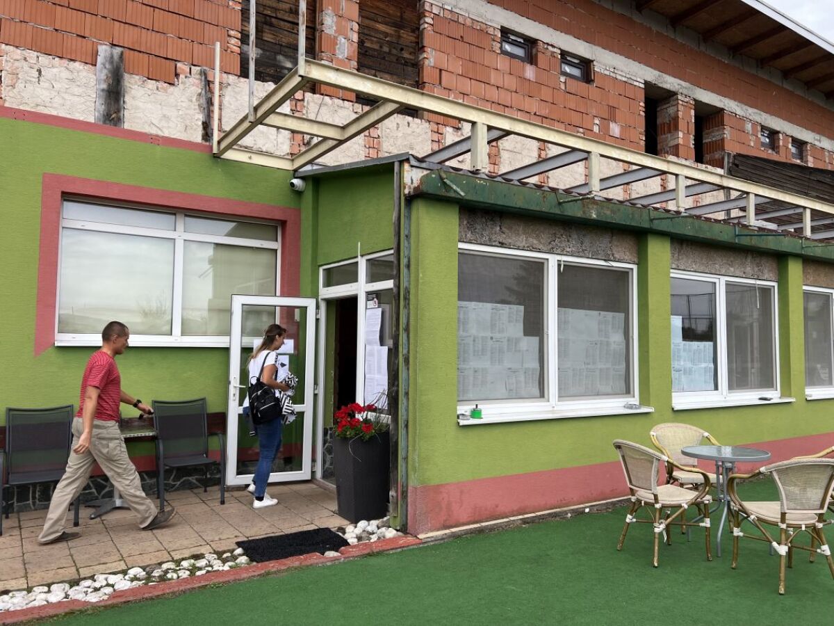 Obyvatelia Šalgovíka prichádzajú voliť