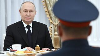 Rusko plánuje zbrojiť. Zrejme sa pripravuje na niekoľko ďalších rokov vojny na Ukrajine, znie z Británie