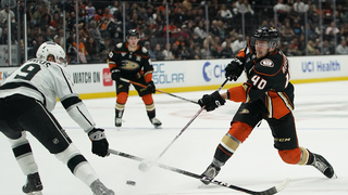 Regenda neuspel v kempe Anaheimu. Sezónu začne na farme v San Diegu 