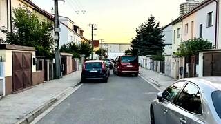 Parkovať môžu, prejazd je nemožný. Chodníková novela spôsobila mnohé komplikácie 