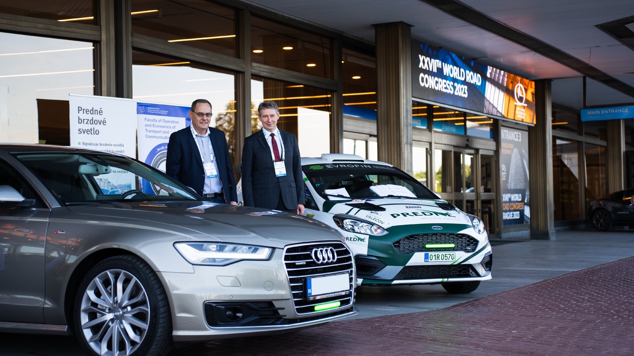 Ohromný úspech Slovenska! Na pražskom kongrese sa o PREDNÉ BRZDOVÉ SVETLO zaujímal celý svet