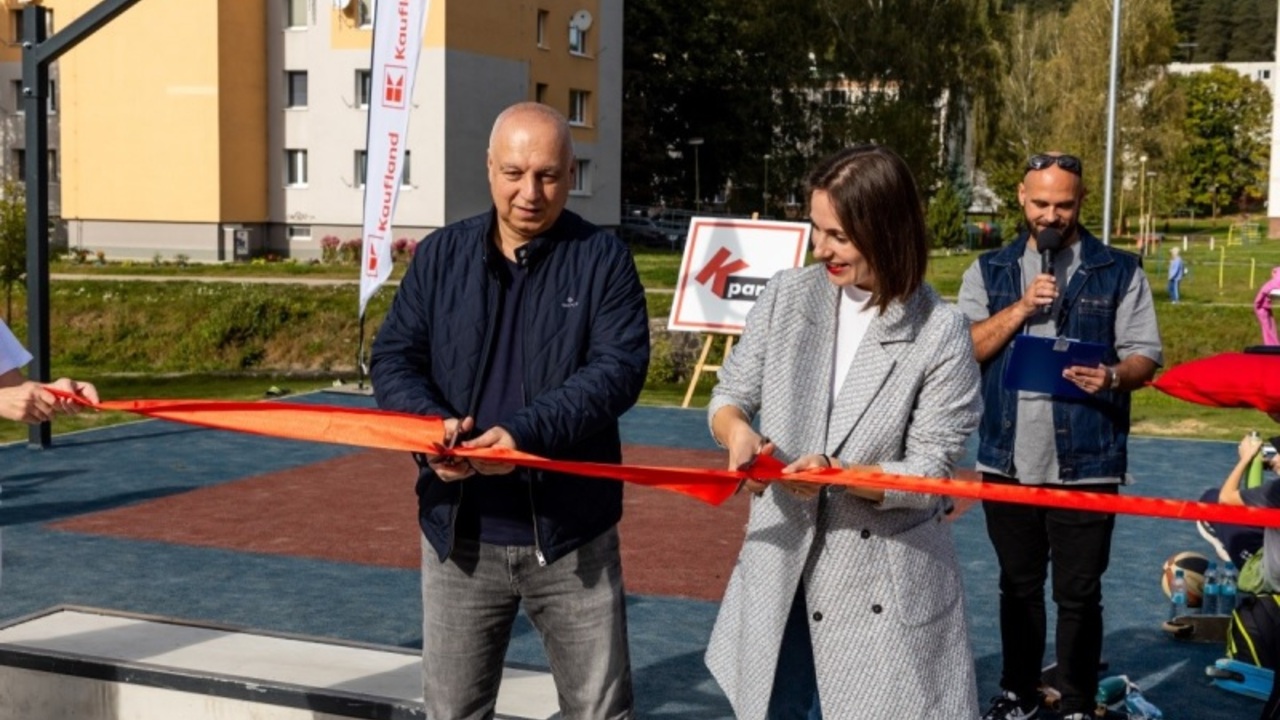 V Považskej Bystrici vyrástol nový K Park, slávnostne ho otvorili hovorkyňa Kauflandu Lucia Vargová a primátor Karol Janas