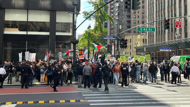 Stret protestujúcich skupín