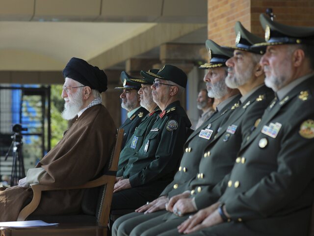 Húsíom pomáhajú s útokmi v Červenom mori iránske gardy aj Hizballáh. Irán podporu odmieta
