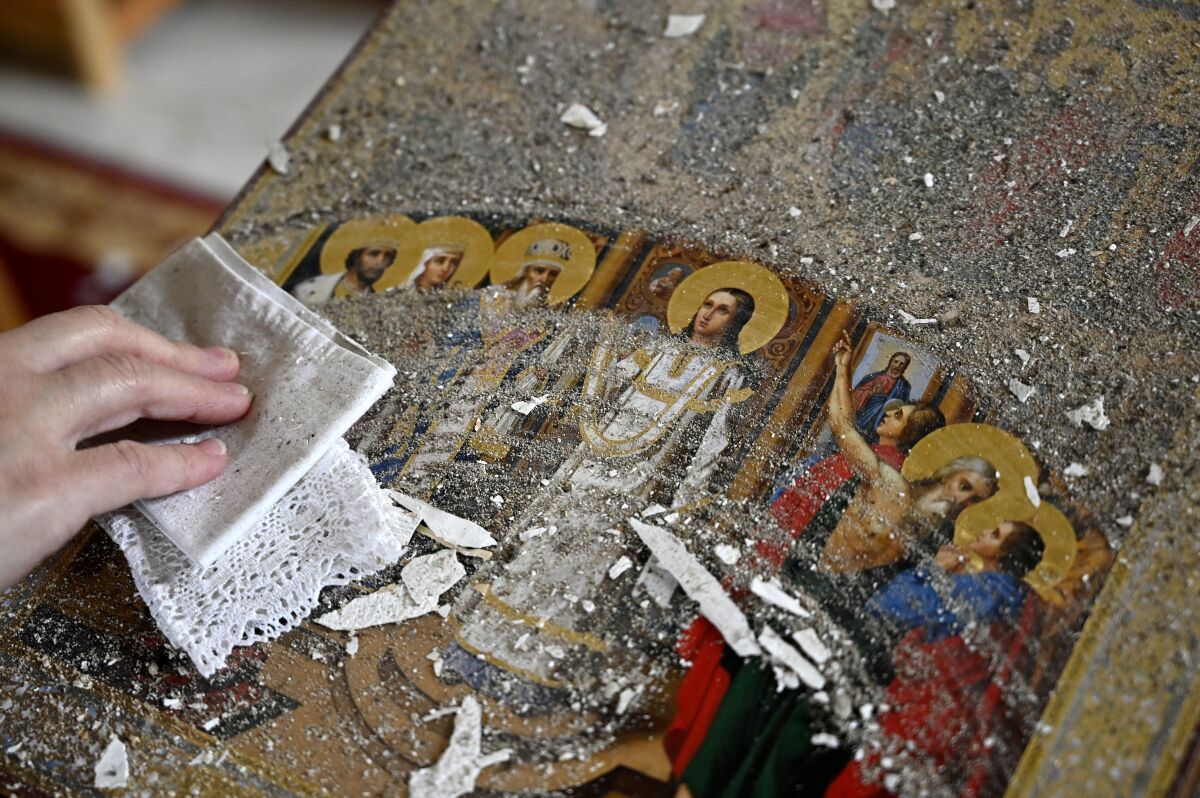 Pakostov - poškodený kostol