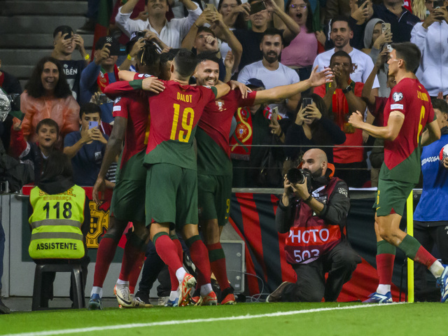 Slováci prehrali v Porte, Portugalci s istým postupom. Ronaldo strelil dva góly