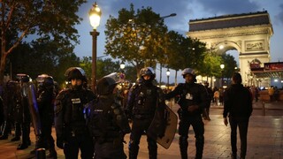 Po vražde učiteľa vo Francúzsku na hliadkovanie nasadia 7000 vojakov