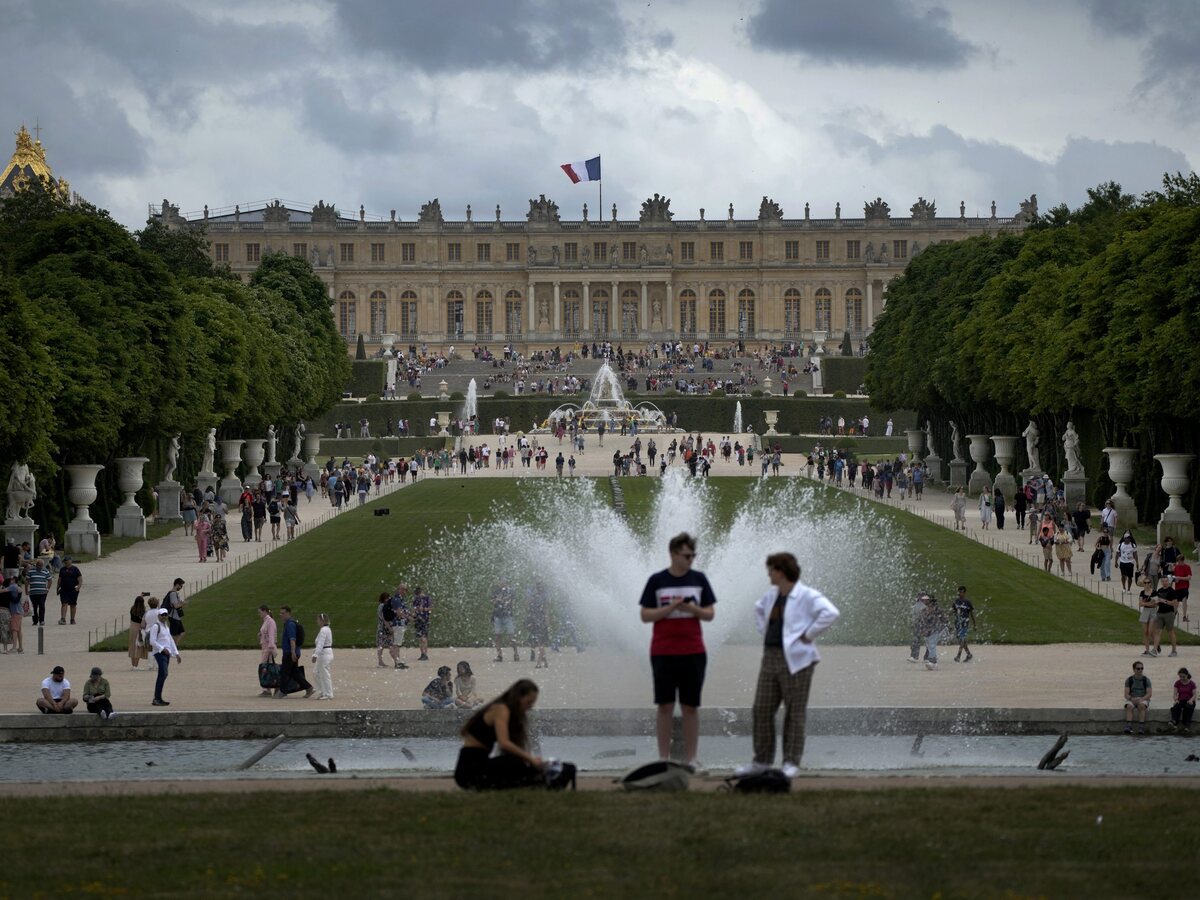 France_Louvre747548.jpg