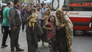 Nedostatok vody a jedla, preplnené nemocnice, choroby. Situácia v Pásme Gazy sa naďalej zhoršuje