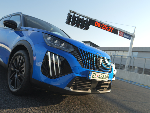 Je modernizovaný Peugeot e-2008 lepší ako predchodca?