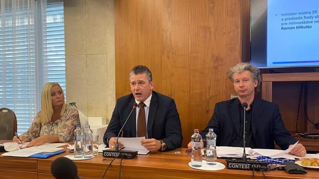 Mikulec sa rád zúčastňoval aktivít NGO. Na fotke na 22. zasadnutí Rady vlády SR pre mimovládne neziskové organizácie