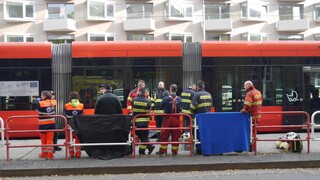 Tragédia v Bratislave. Chlapec si nevšimol električku, mal na ušiach slúchadlá, zrážku neprežil