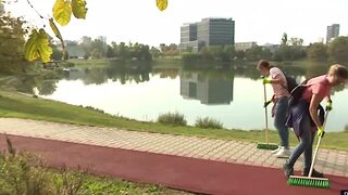 Zamestnanci poisťovne čistili Ružinov. Budete prekvapení, koľko odpadu sa im podarilo vyzbierať a koľko rastlín zasadili