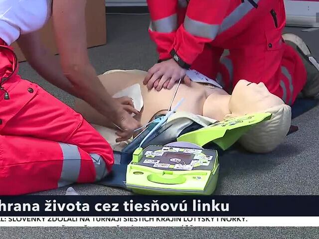 Záchrana života cez tiesňovú linku. Výrazne pomôže aj defibrilátor  