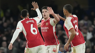 Arsenal remizoval v londýnskom derby na pôde Chelsea. Hráči tak zostávajú v Premier League aj naďalej bez prehry