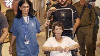 Prepustená rukojemníčka je pripravená odovzdať informácie. Stále však netuší, kde je jej manžel