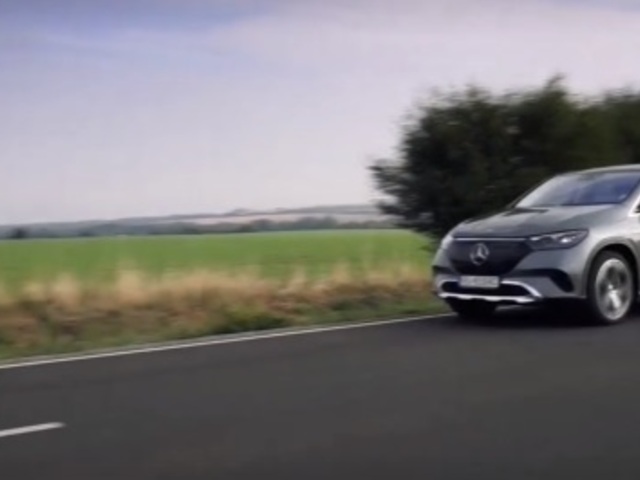 Okázalý luxus v podobe Mercedesu EQE SUV 500 4Matic