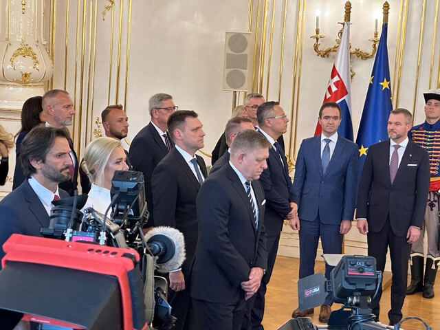 Nová vláda SR je v prezidentskom paláci. Prezidentka vymenovala Roberta Fica za premiéra