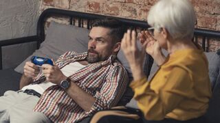 Štyridsaťroční Taliani nechceli odísť z domu. Matke ich pomohol vysťahovať až súd