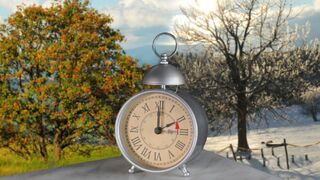 V nedeľu sa mení čas na zimný. Pospíme si o hodinu dlhšie