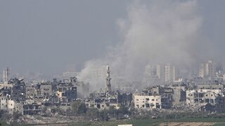 Vojna je v novej fáze, Izrael v Gaze operuje na zemi. Šéf Hamasu  prepustí rukojemníkov v prípade, ak tak urobí aj Izrael