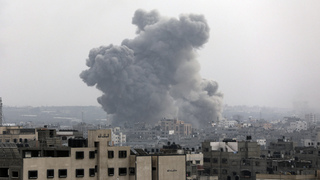Pásmo Gazy je obkľúčené. Izraelský úder zabil v Libanone štyroch členov rodiny miestneho novinára