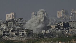 Izraelská armáda tvrdí, že už celkom obkľúčila mesto Gaza. O prímerí ani chýru ani slychu