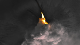 Kľučevská sopka na ruskej Kamčatke chrlí popol a dym. Posledný zaznamenaný výbuch bol v júni 2023