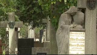 Mikulášsky cintorín je jeden z najkrajších v Bratislave. Na ceste do minulosti môžete spoznať významných ľudí