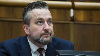 Opozičné strany chcú odvolať Blahu. Prezidentka na jeho konanie nebude reagovať