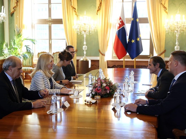 Čaputová sa stretla s Grossim. Poďakovala mu za monitorovanie bezpečnosti jadrových zariadení na Ukrajine