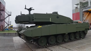 Kanada rozmiestnila v Lotyšsku 15 tankov. Posilnia sa bojové schopnosti NATO v Európe, napísal lotyšský minister obrany