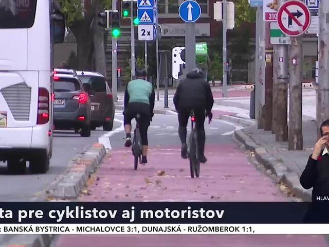 Cyklotrasa na Vajanského vytláča autá. Bratislavský magistrát chce zelenšie mesto
