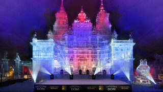 Vo Vysokých Tatrách sa končí zimná sezóna. Sochy nechajú roztápať sa, rozoberú aj kupolu ľadového dómu