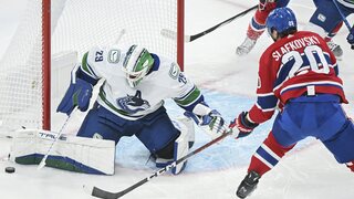 NHL: Slafkovský šesťkrát vystrelil na bránku. Montreal podľahol Vancouveru 