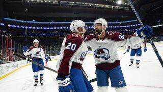 NHL: Tréner zažil víťaznú premiéru. Tatar pomohol dvomi asistenciami k triumfu Colorada na ľade Seattlu